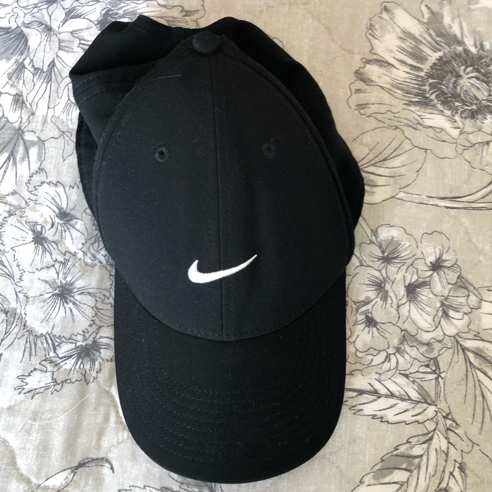 Nike dry fit club hat